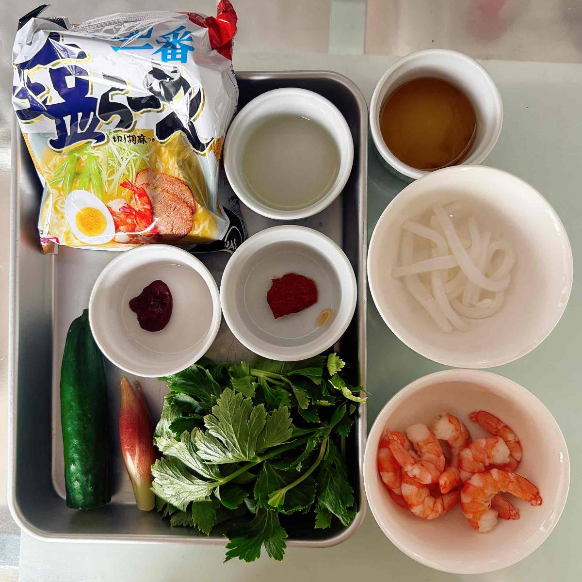 サッポロ一番公式の「韓国風海鮮冷やしラーメン」のレシピ