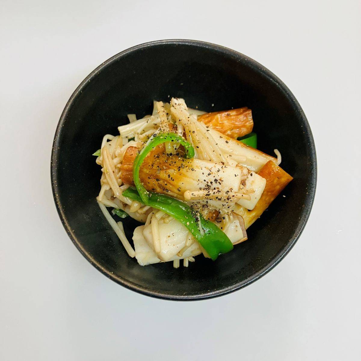 紀文公式の「皮までおいしい生ちくわときのこのバターじょうゆ炒め」のレシピ