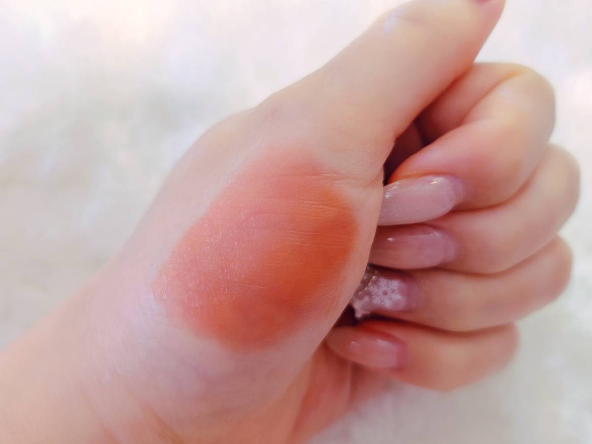 CANMAKE「グラスティントシロップ」ティッシュオフしたところ