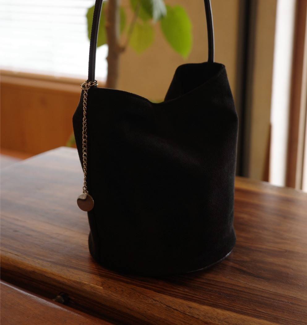 スエードのバケツバッグ
