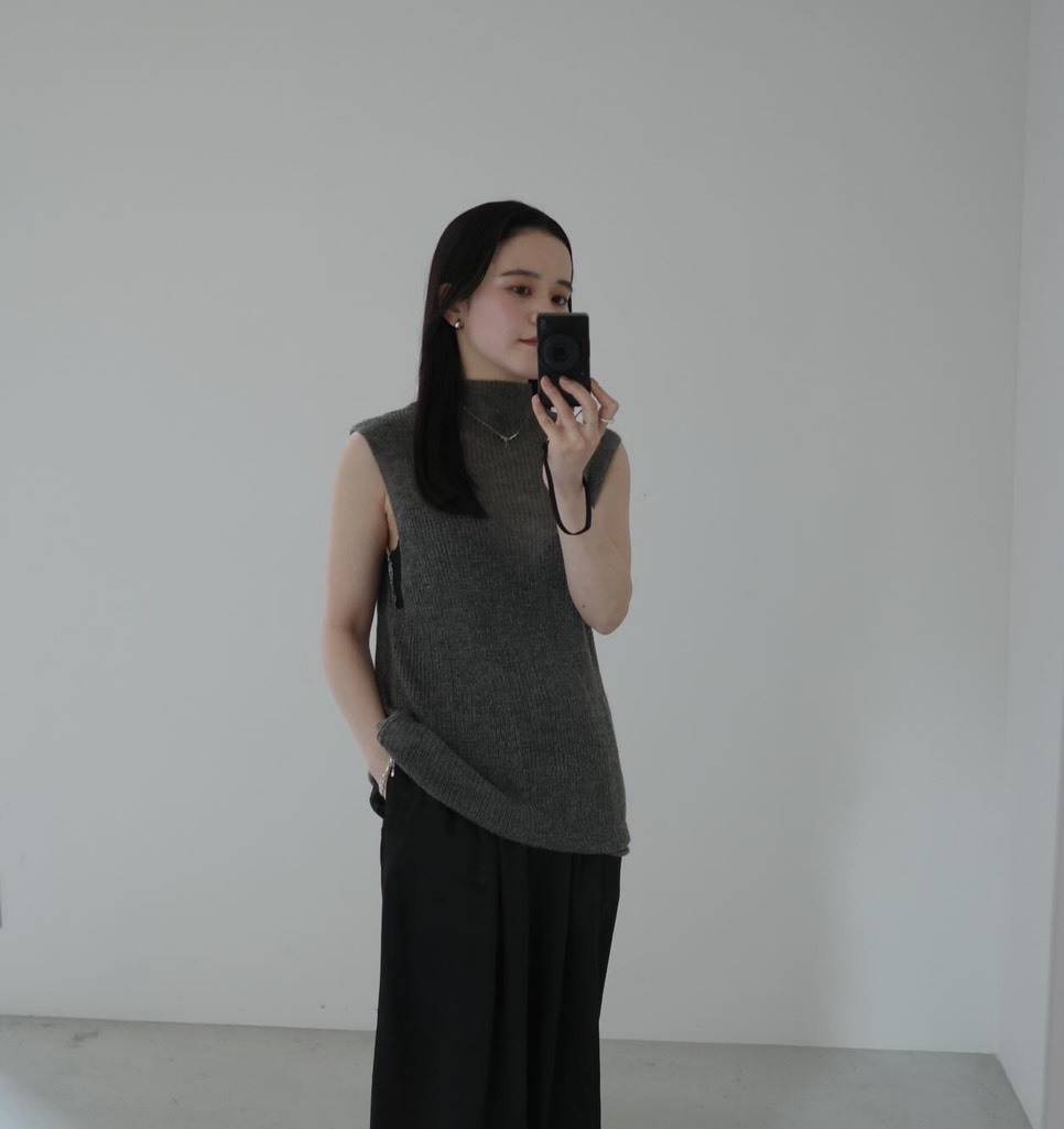 ノースリーブシアーニット