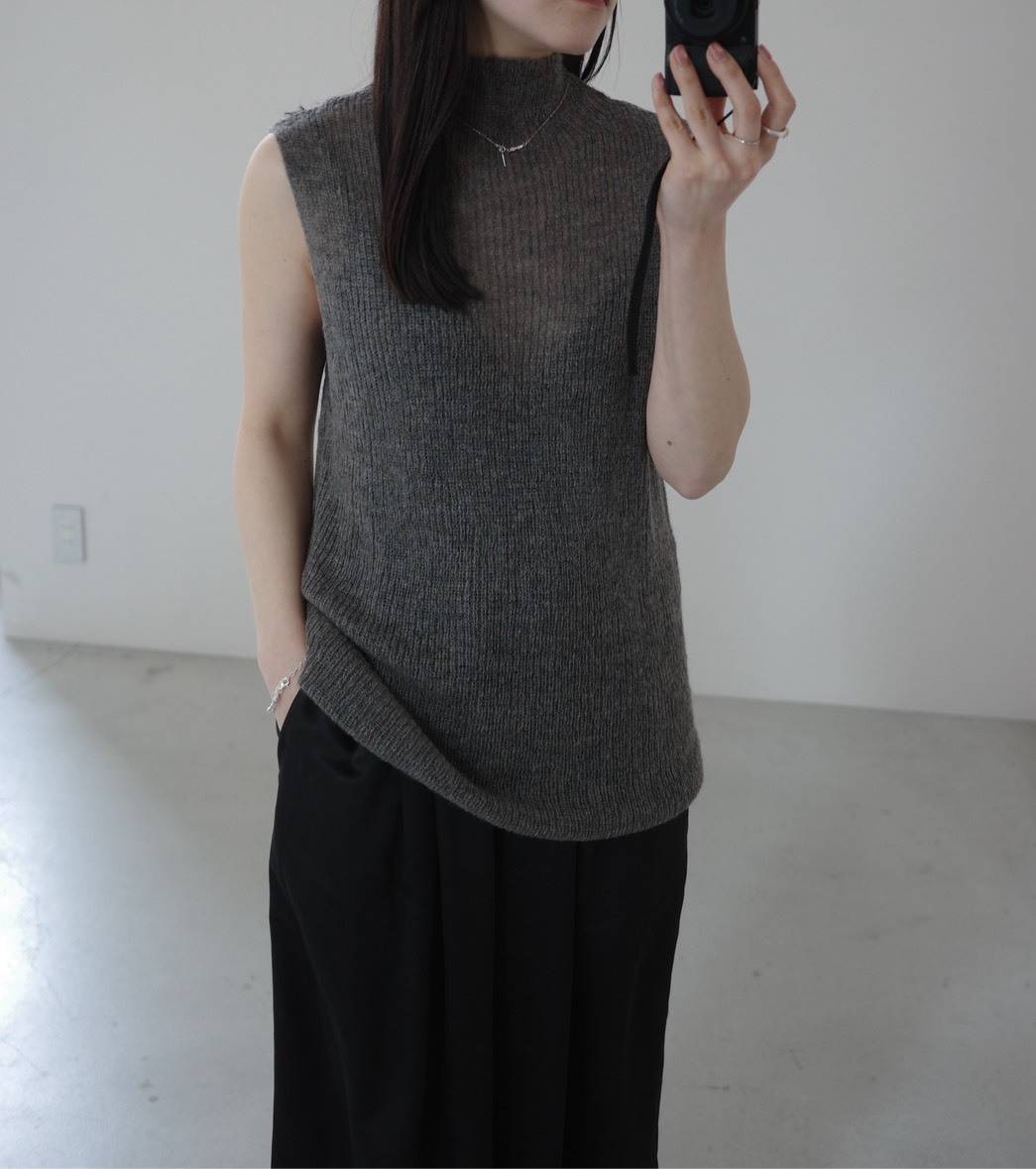 ノースリーブシアーニット