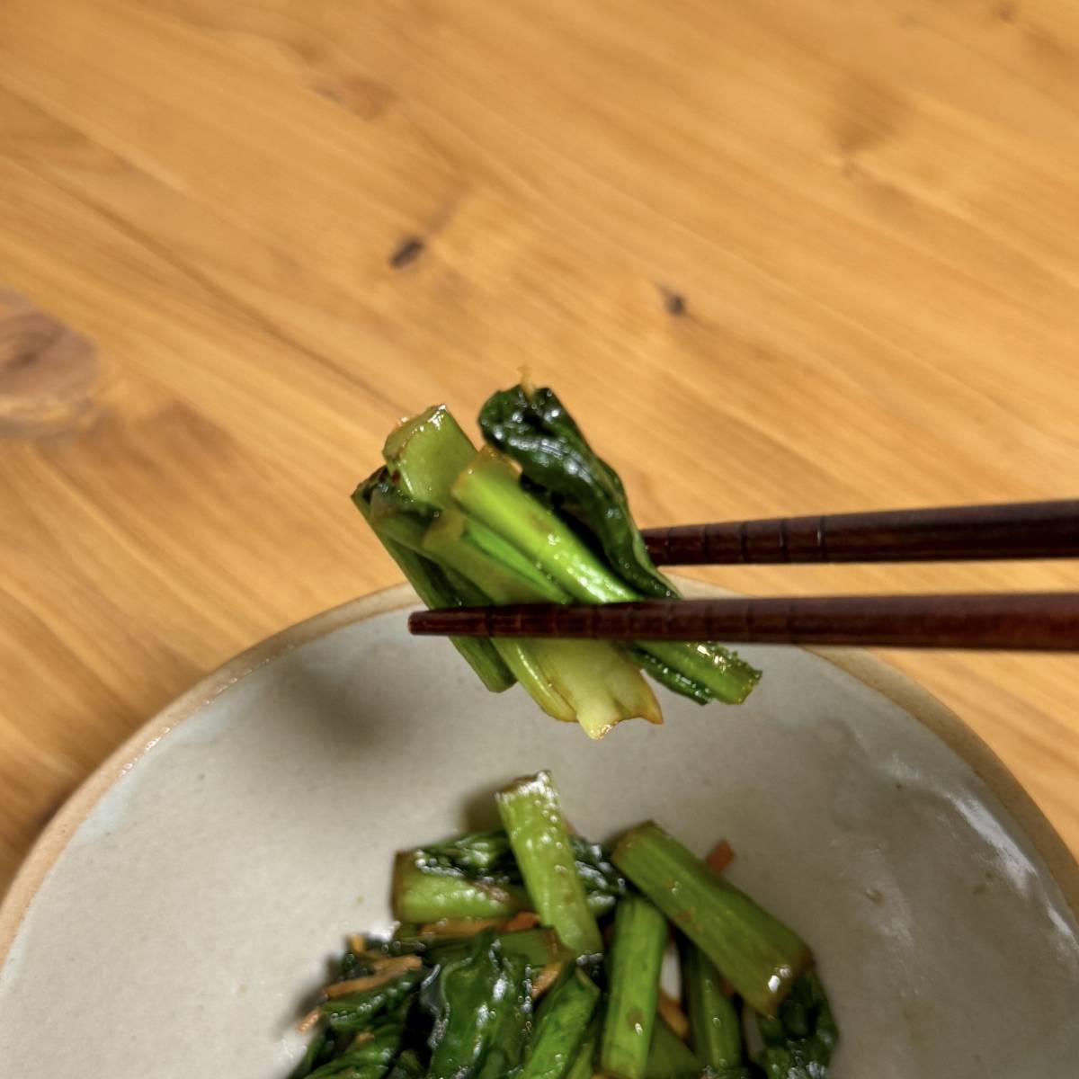 JAグループ公式の「お弁当に！皮付きしょうがと小松菜のピリッと炒め♪」のレシピ