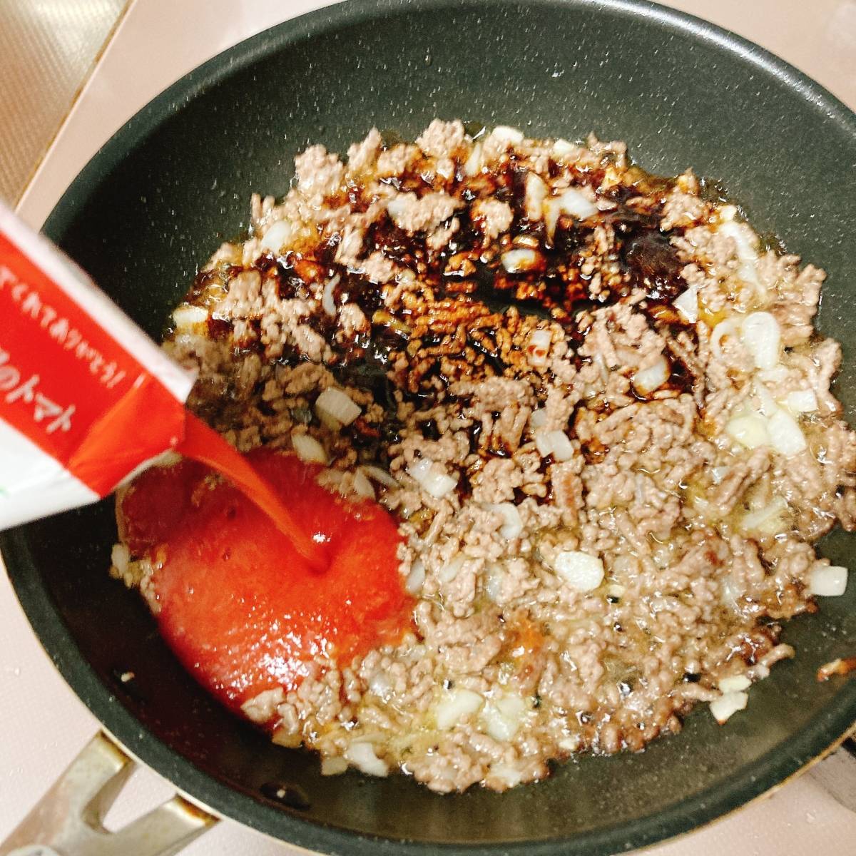 マルちゃん公式の「みんな大好き!フライパン1つ【焼そばボロネーゼ】」のレシピ