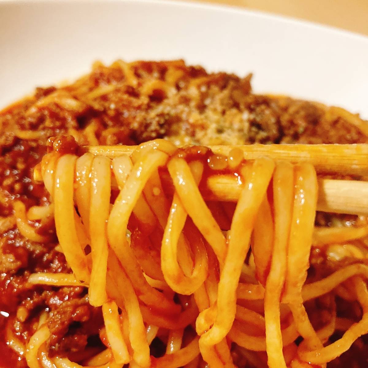 マルちゃん公式の「みんな大好き!フライパン1つ【焼そばボロネーゼ】」のレシピ