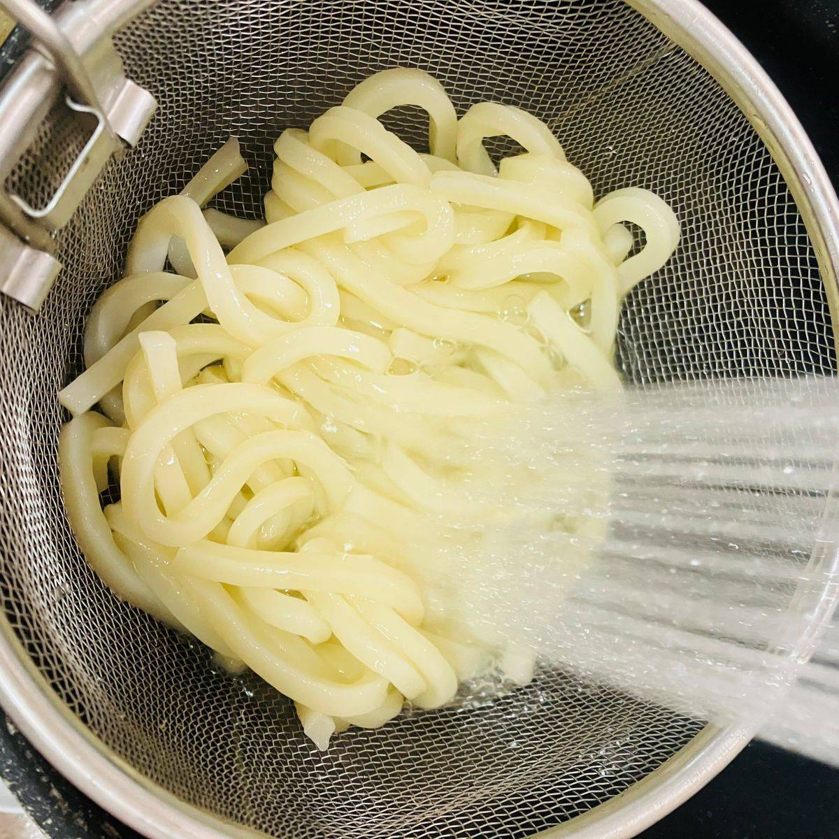 テーブルマーク公式の「焼きなす薬味うどん」のレシピ