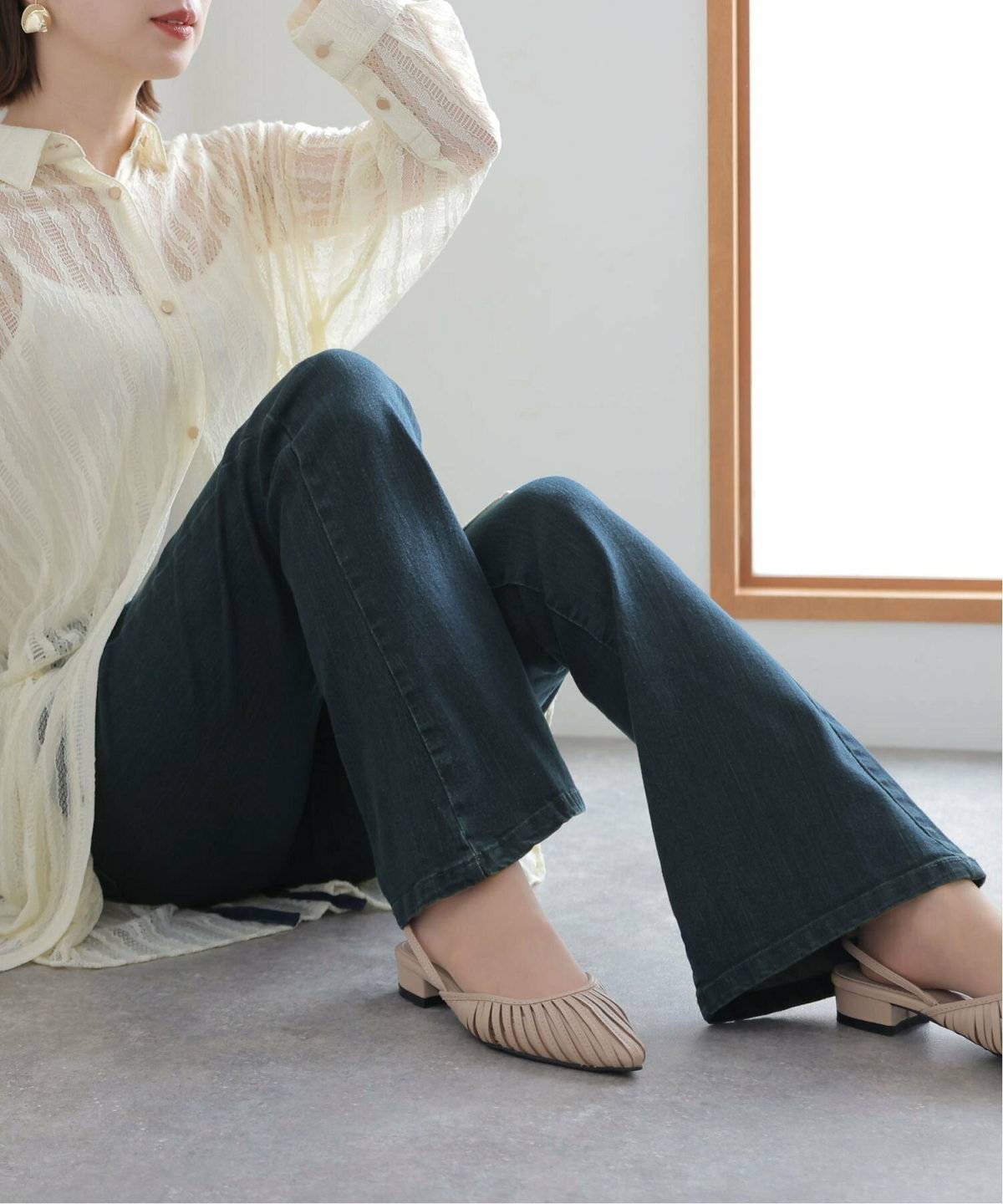 初夏コーデの女性