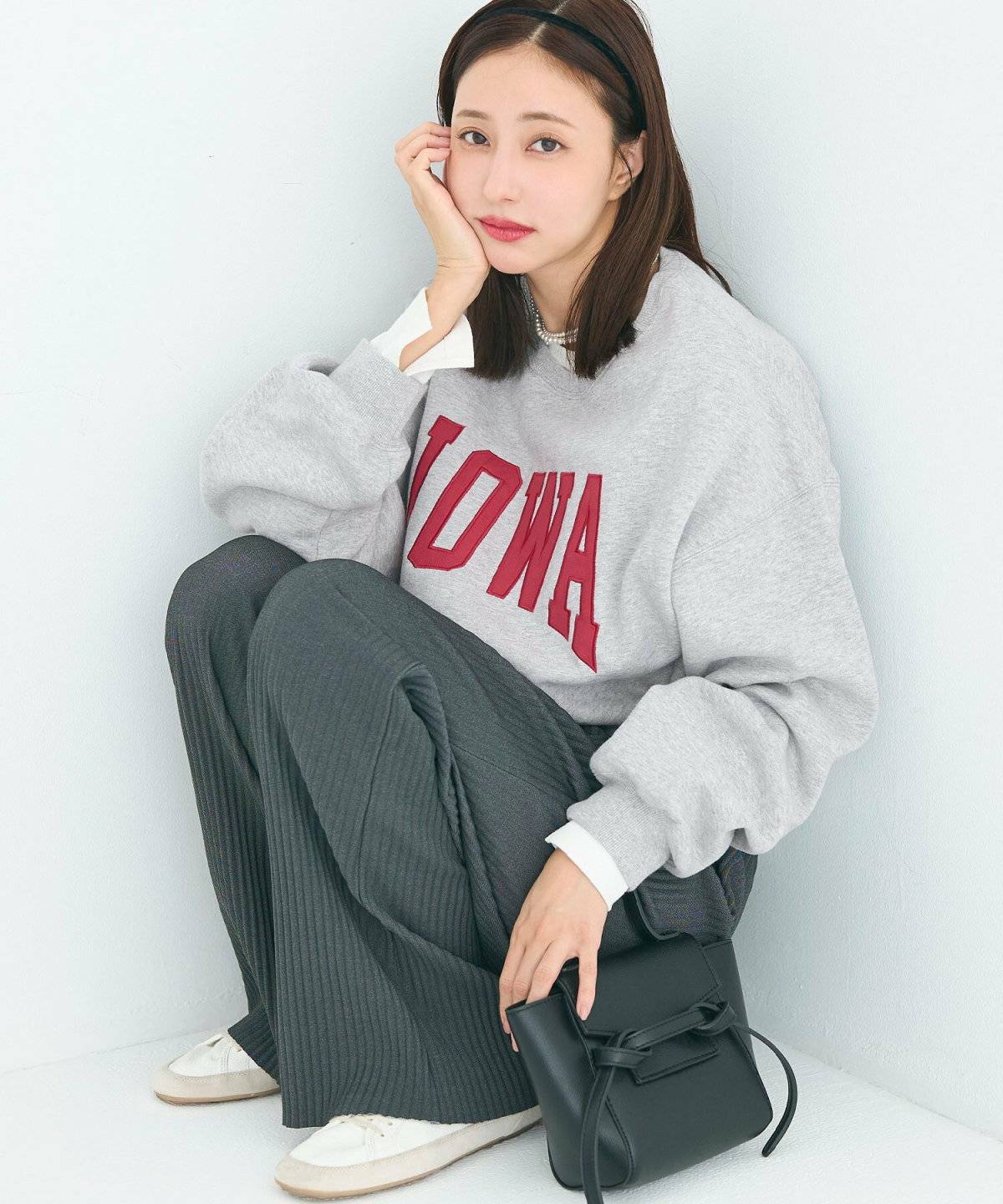 初夏コーデの女性