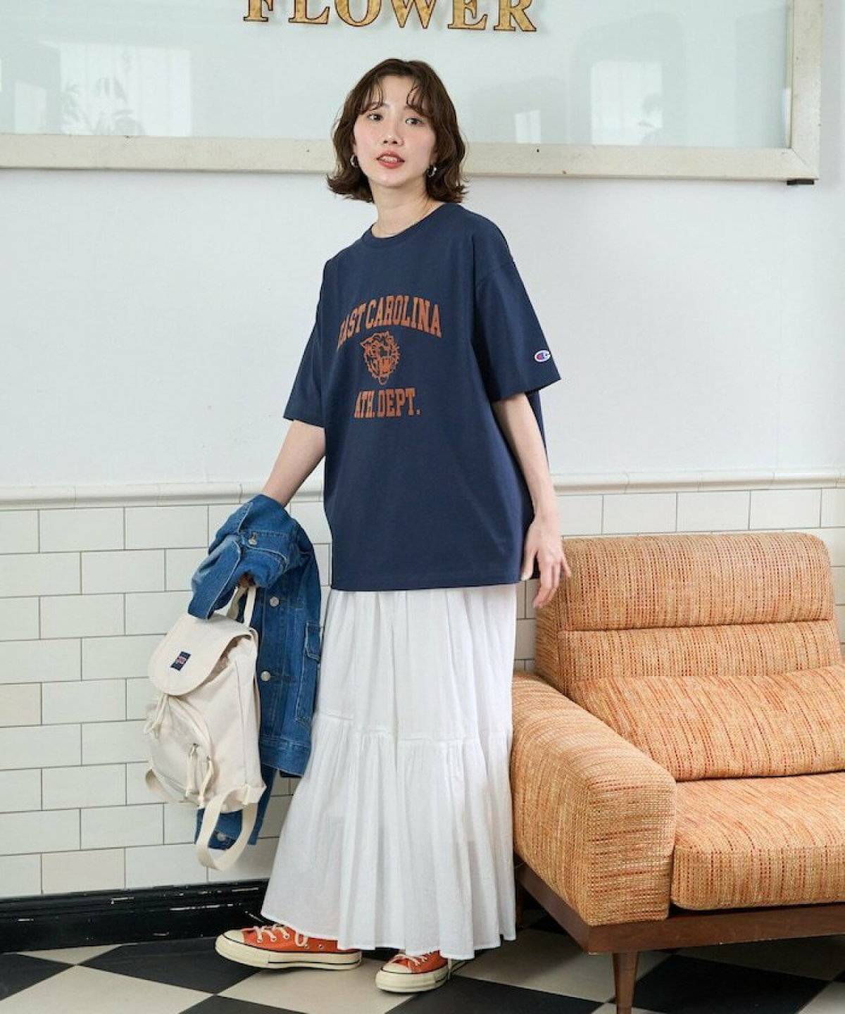 夏コーデの女性