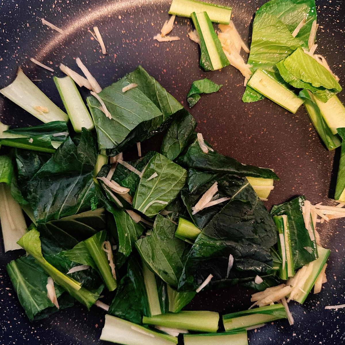 JAグループ公式の「お弁当に！皮付きしょうがと小松菜のピリッと炒め♪」のレシピ