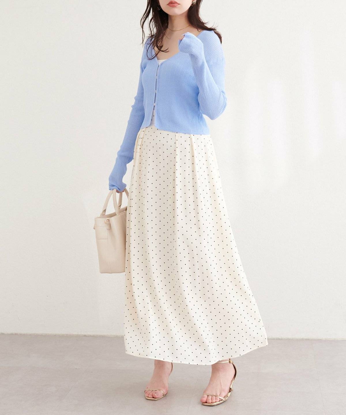 スカートコーデの女性