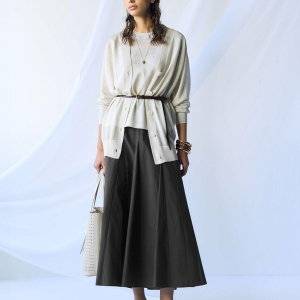 外は暑くて、室内は寒い……夏の気温差対策ができるコーデ9選