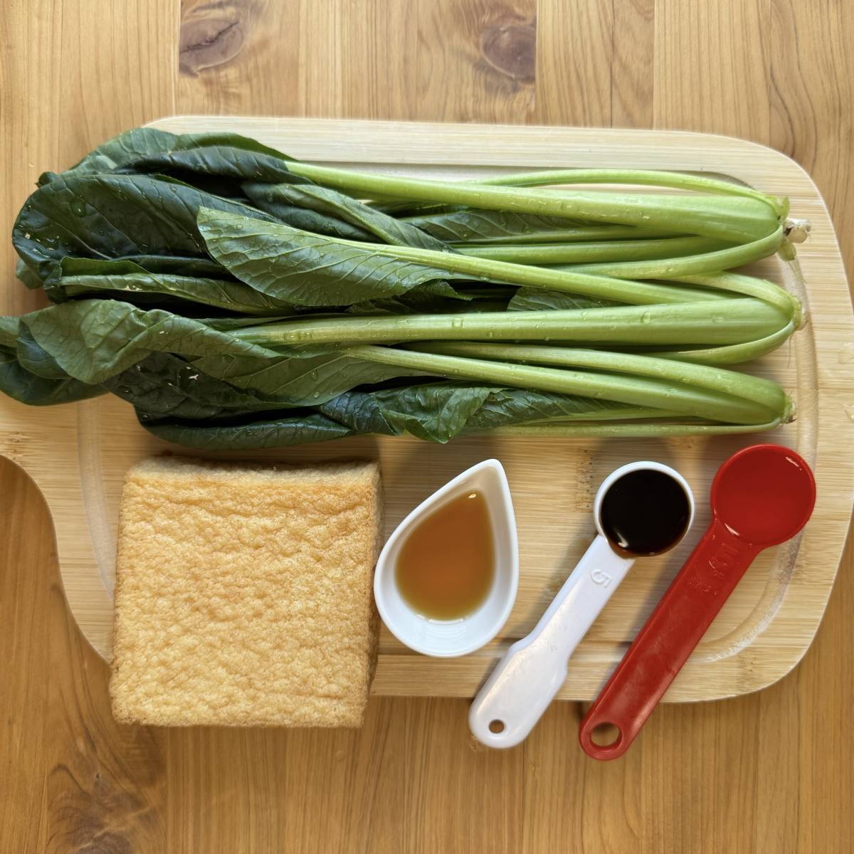 JAグループ公式の「小松菜と揚げのオイスター炒め」のレシピ