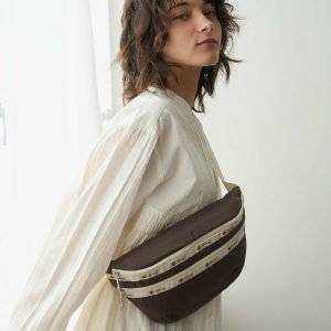 ウエストポーチは斜めがけがおしゃれ♪バッグが主役のコーデ6選