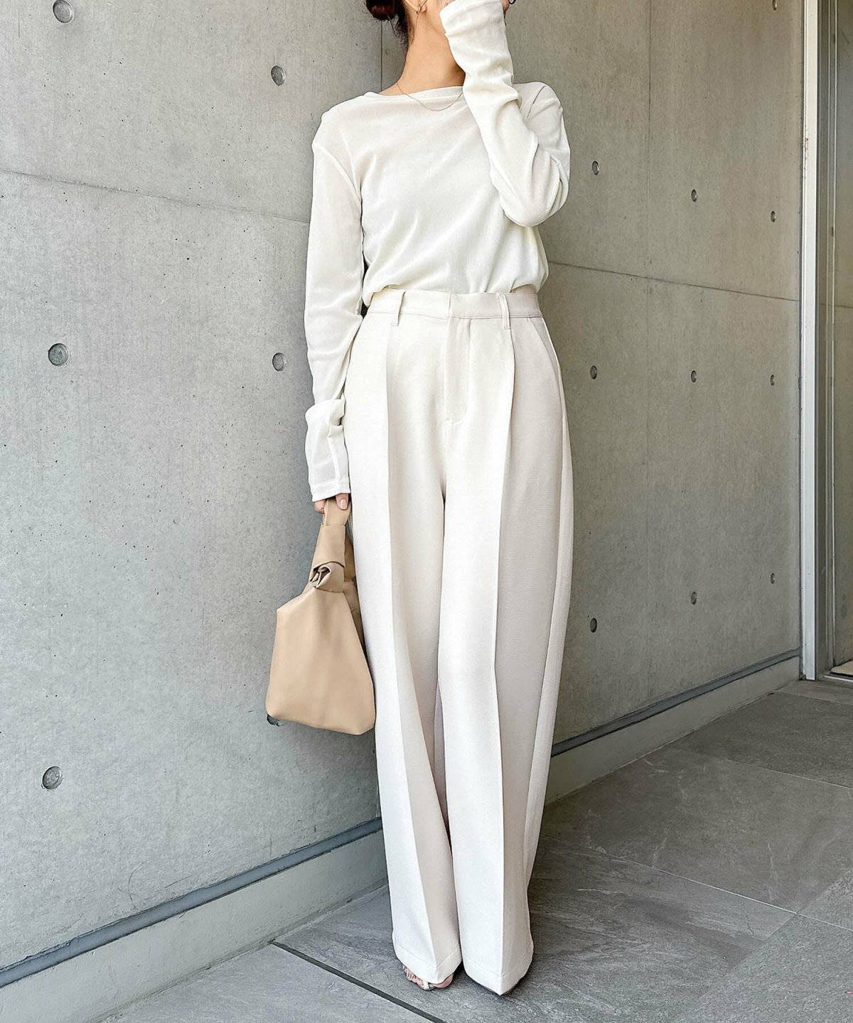 春コーデの女性