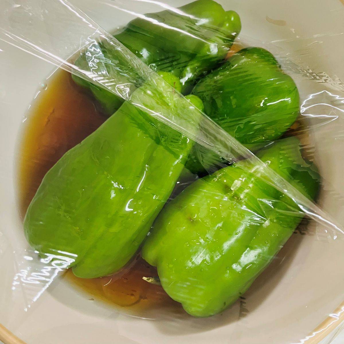 ヤマキ公式の「レンジで作る丸ごとピーマンの煮浸し」のレシピ