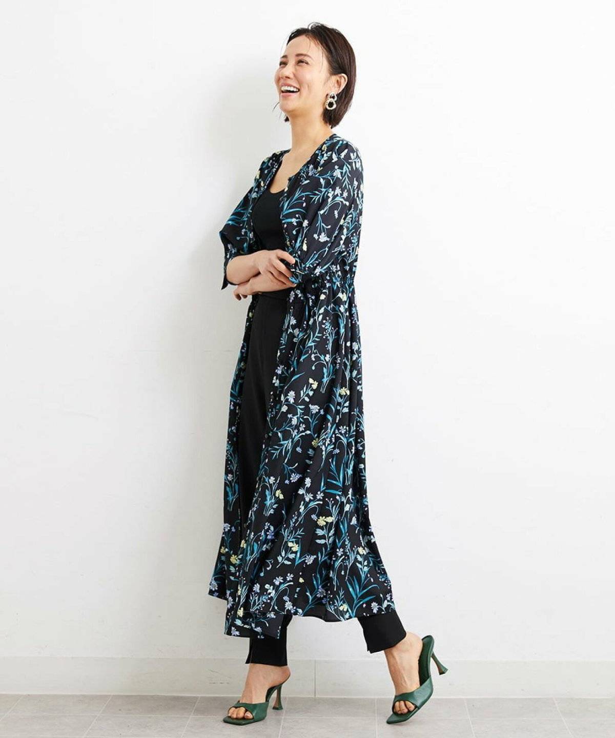 初夏コーデの女性