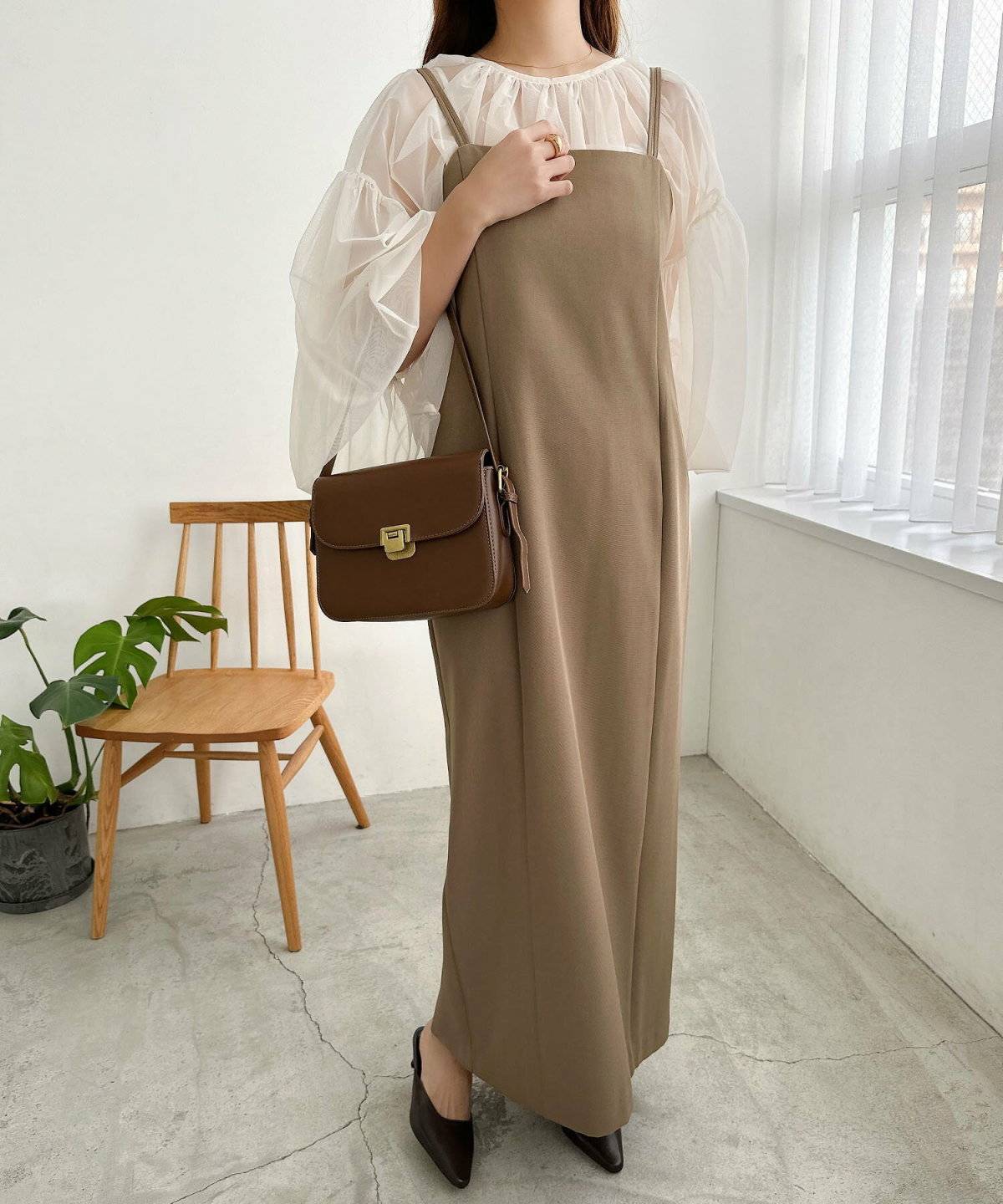 初夏コーデの女性