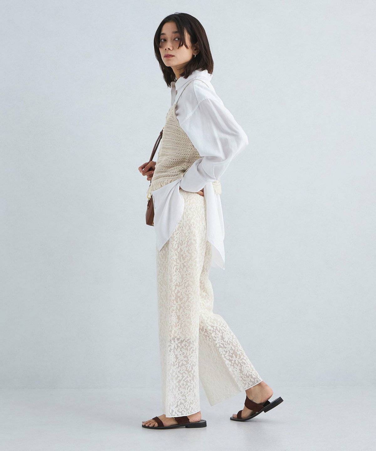 初夏コーデの女性