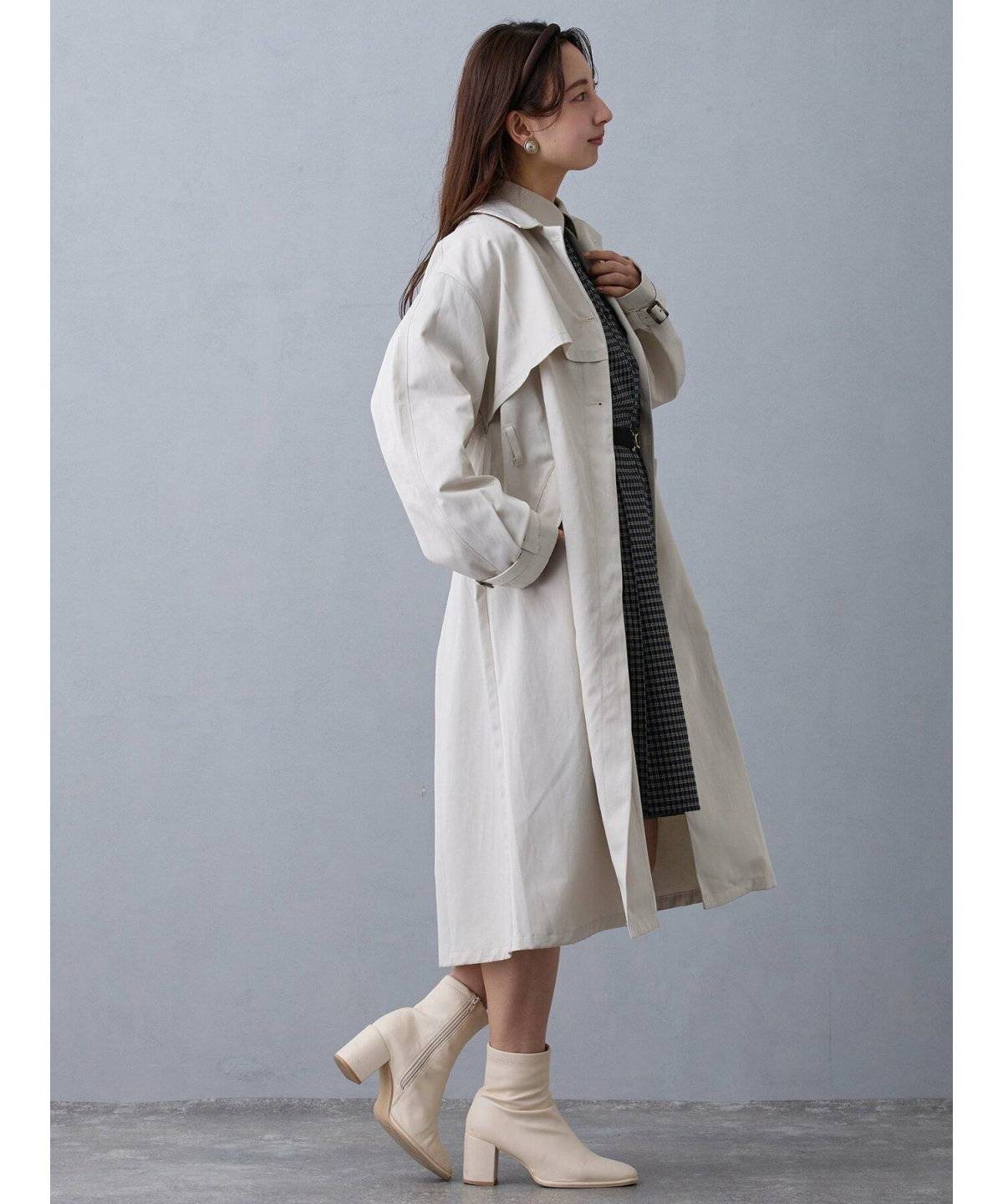 初夏コーデの女性