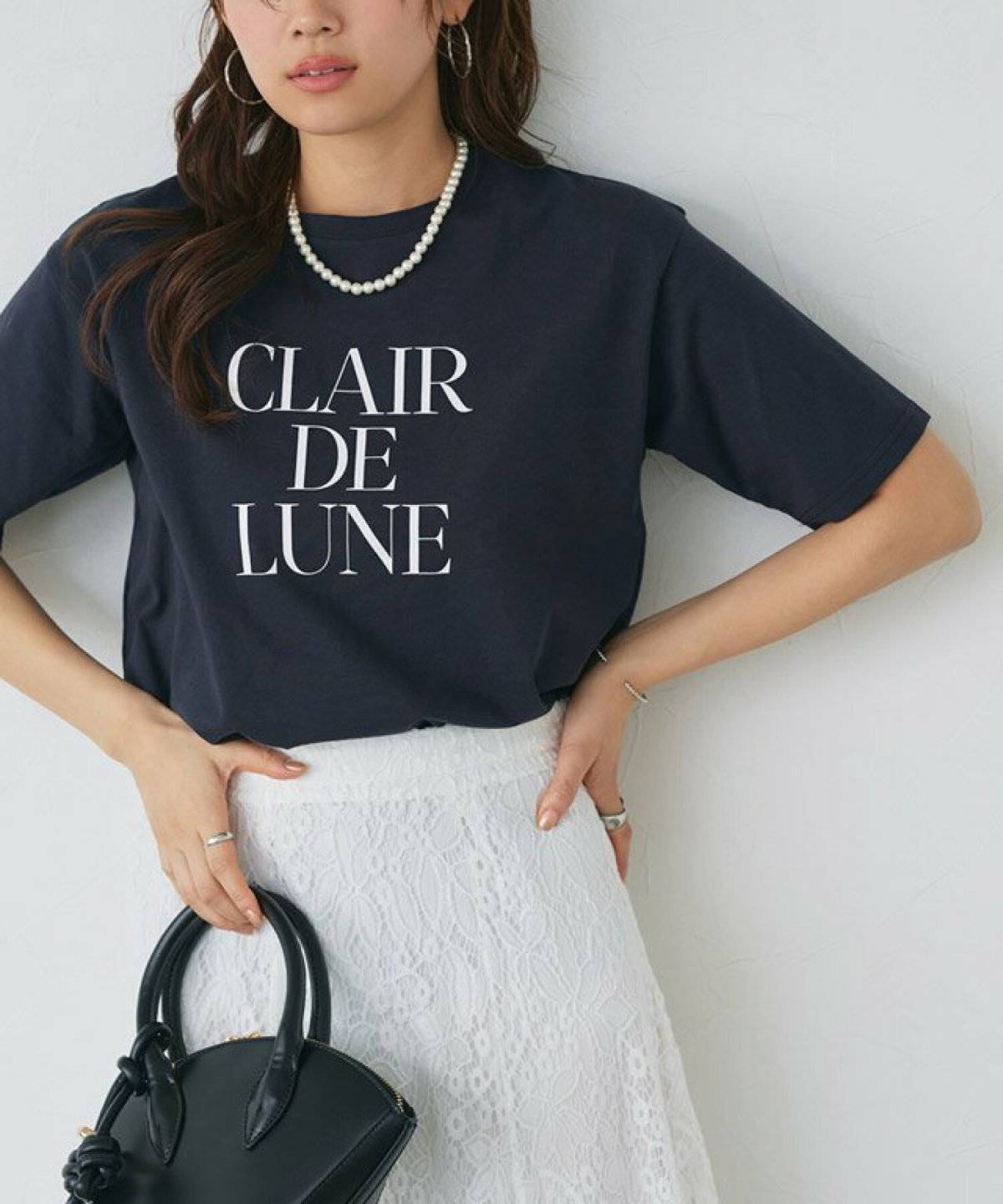 初夏コーデの女性