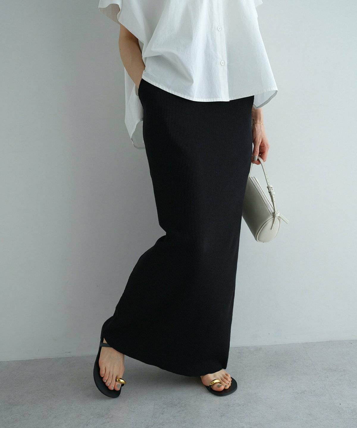 初夏コーデの女性