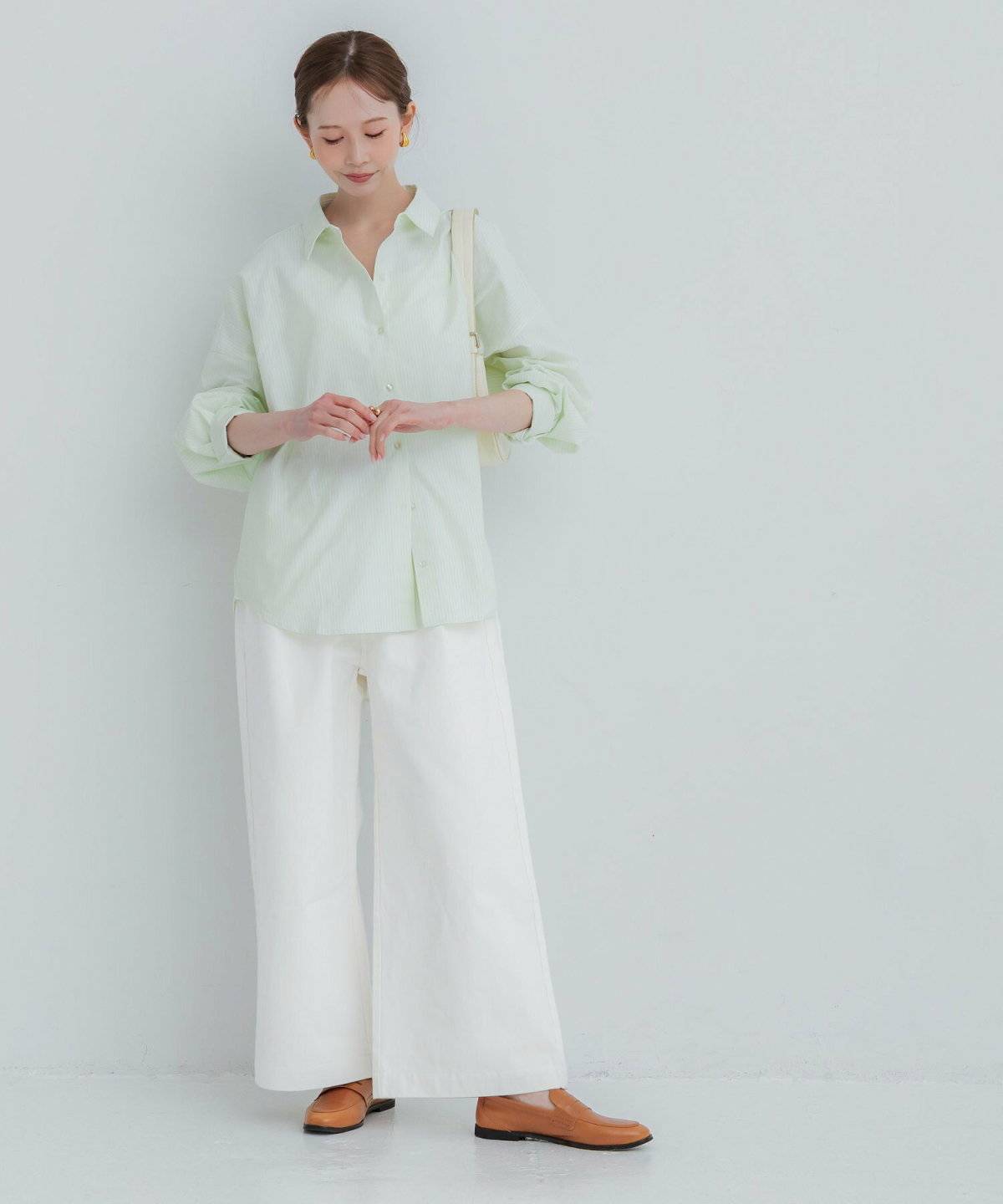 夏コーデの女性