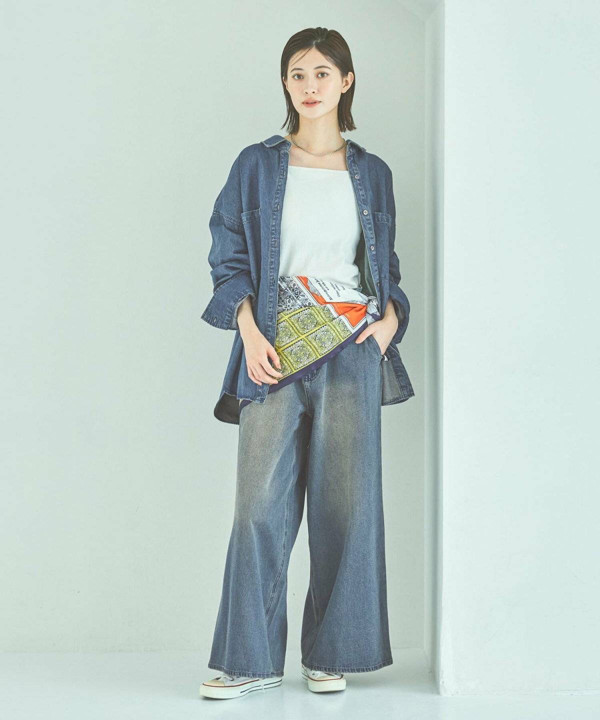 夏コーデの女性