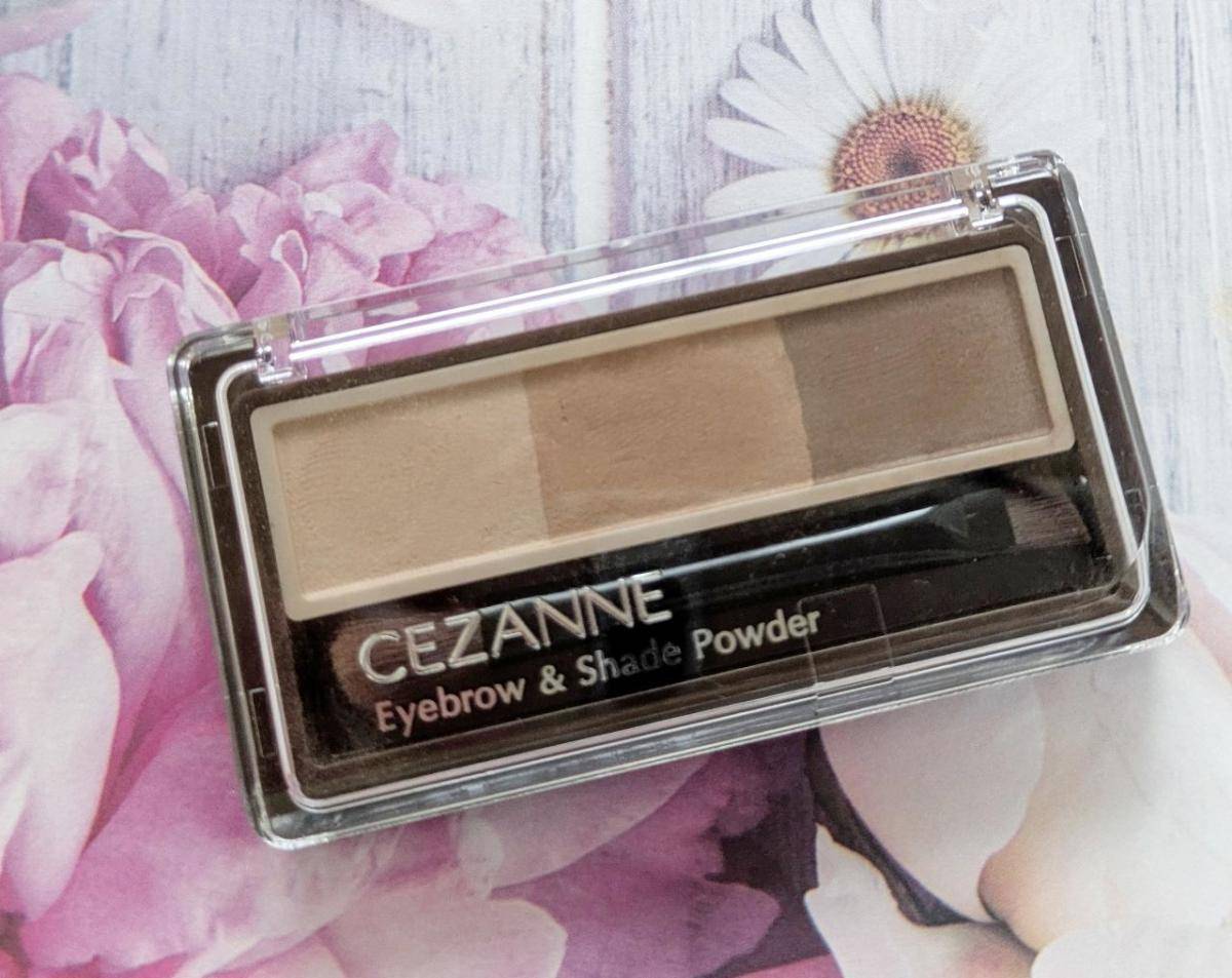 セザンヌアイブロウ＆シェードパウダー花柄背景