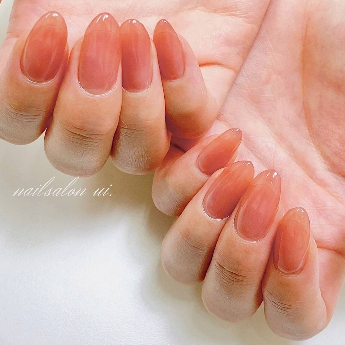 シアーなピンクのニュアンスネイル