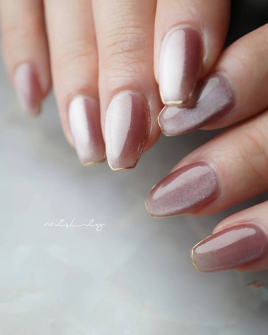 マグネットとミラースキニーフレンチネイル