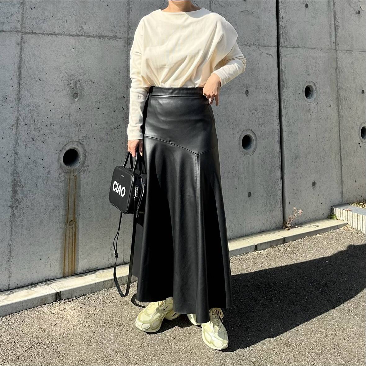 素材感を意識したモノトーンコーデ