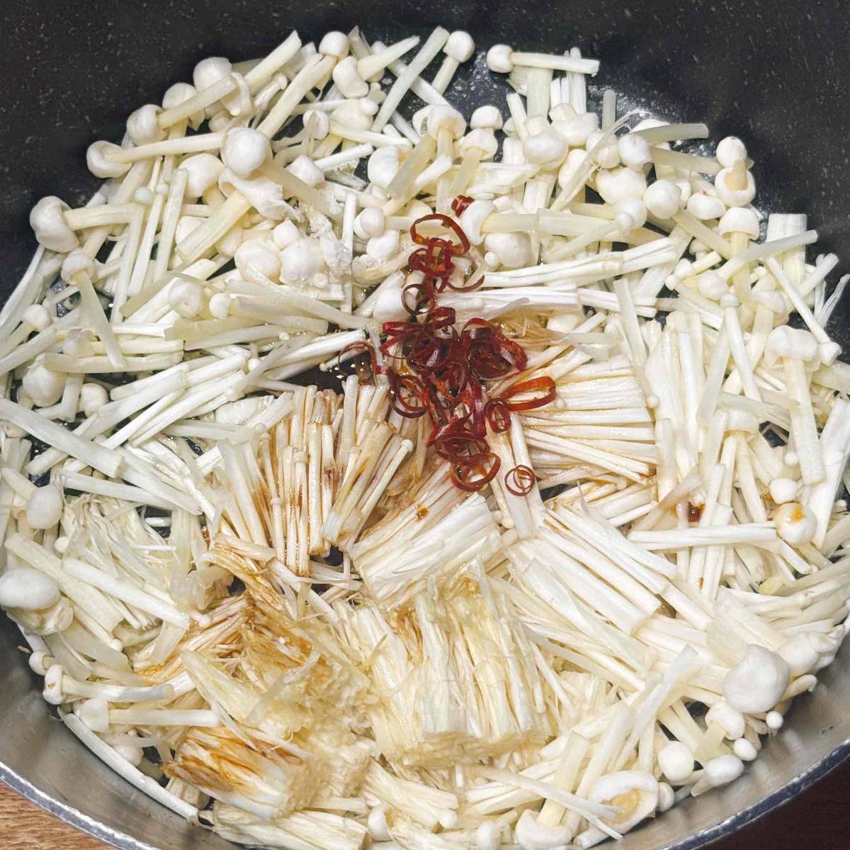 JAグループ公式の「ぎりぎり根元まで使用、ピリ辛えのきなめたけ」のレシピ