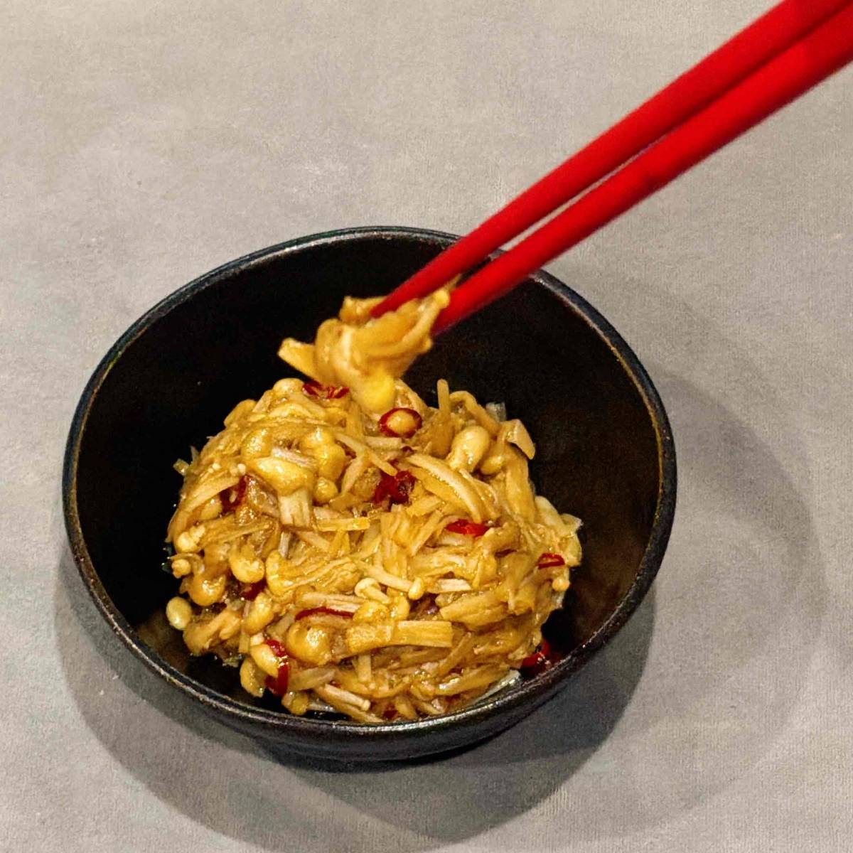 JAグループ公式の「ぎりぎり根元まで使用、ピリ辛えのきなめたけ」のレシピ