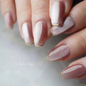 【2026年春】血色感・ツヤ・輝きがポイント。老け見えしないネイル5選