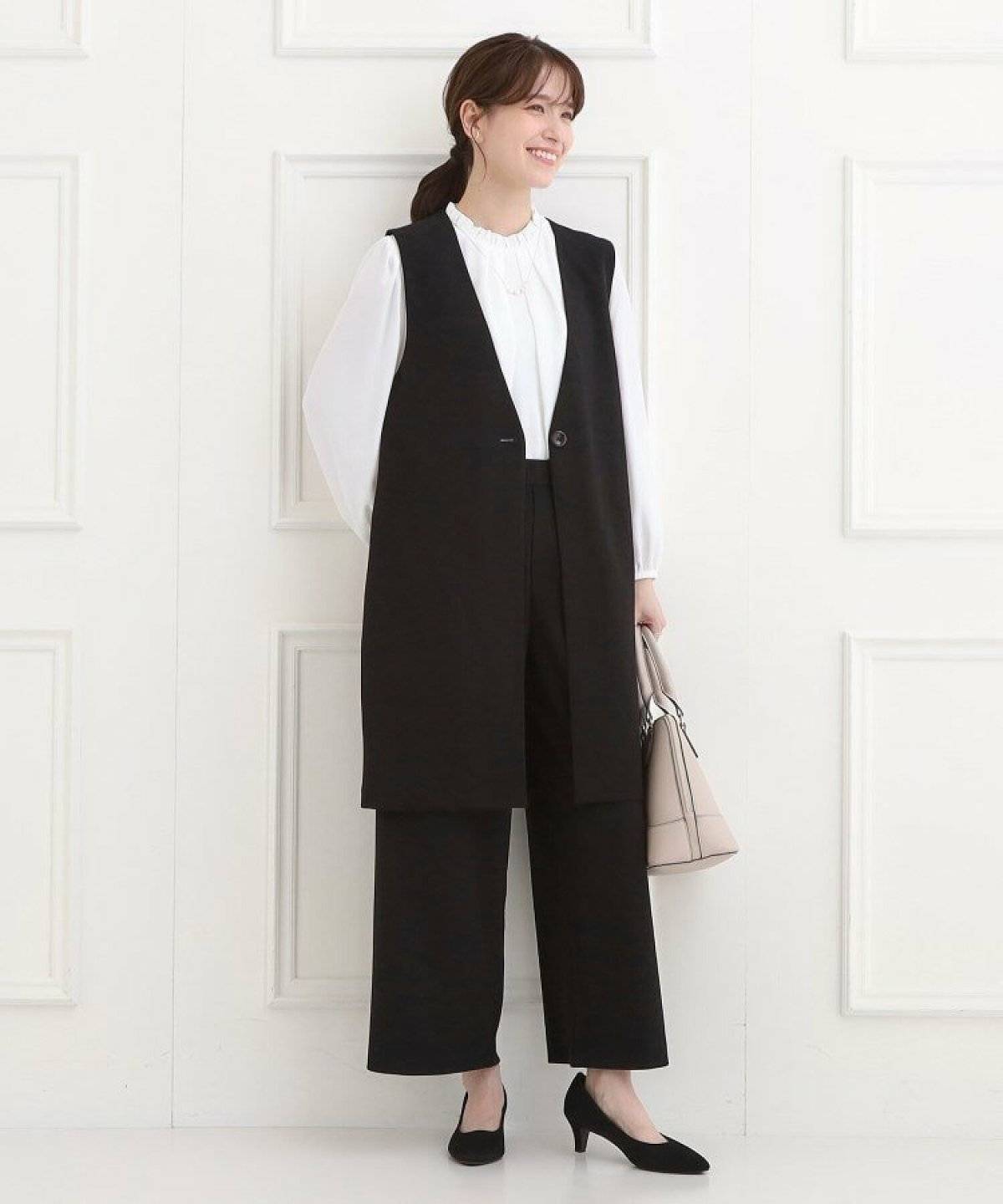 パンツコーデの女性