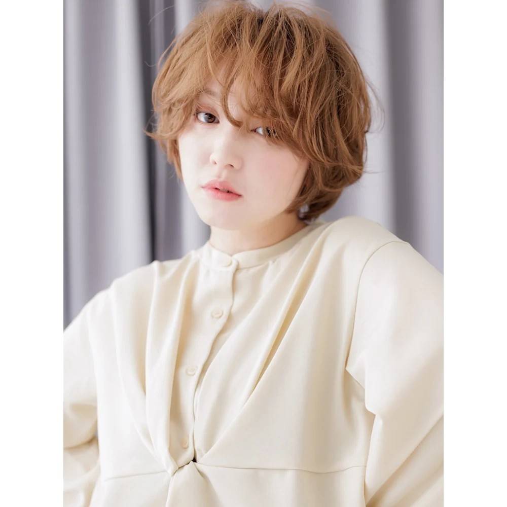 オレンジベージュのパーマショート