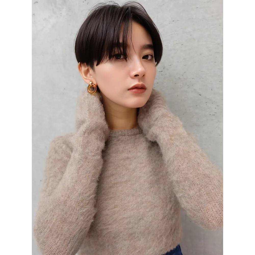 黒髪センターパートショート