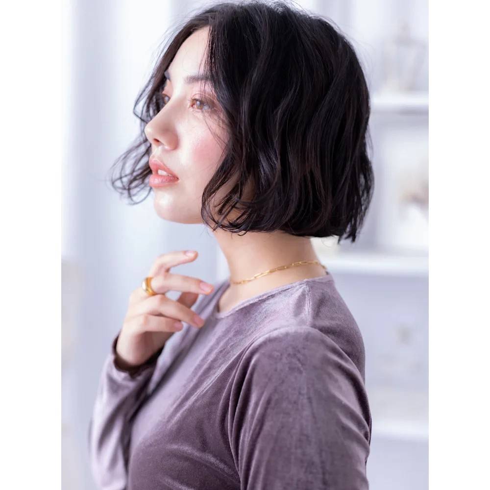 かきあげバングのラフウェーブボブ