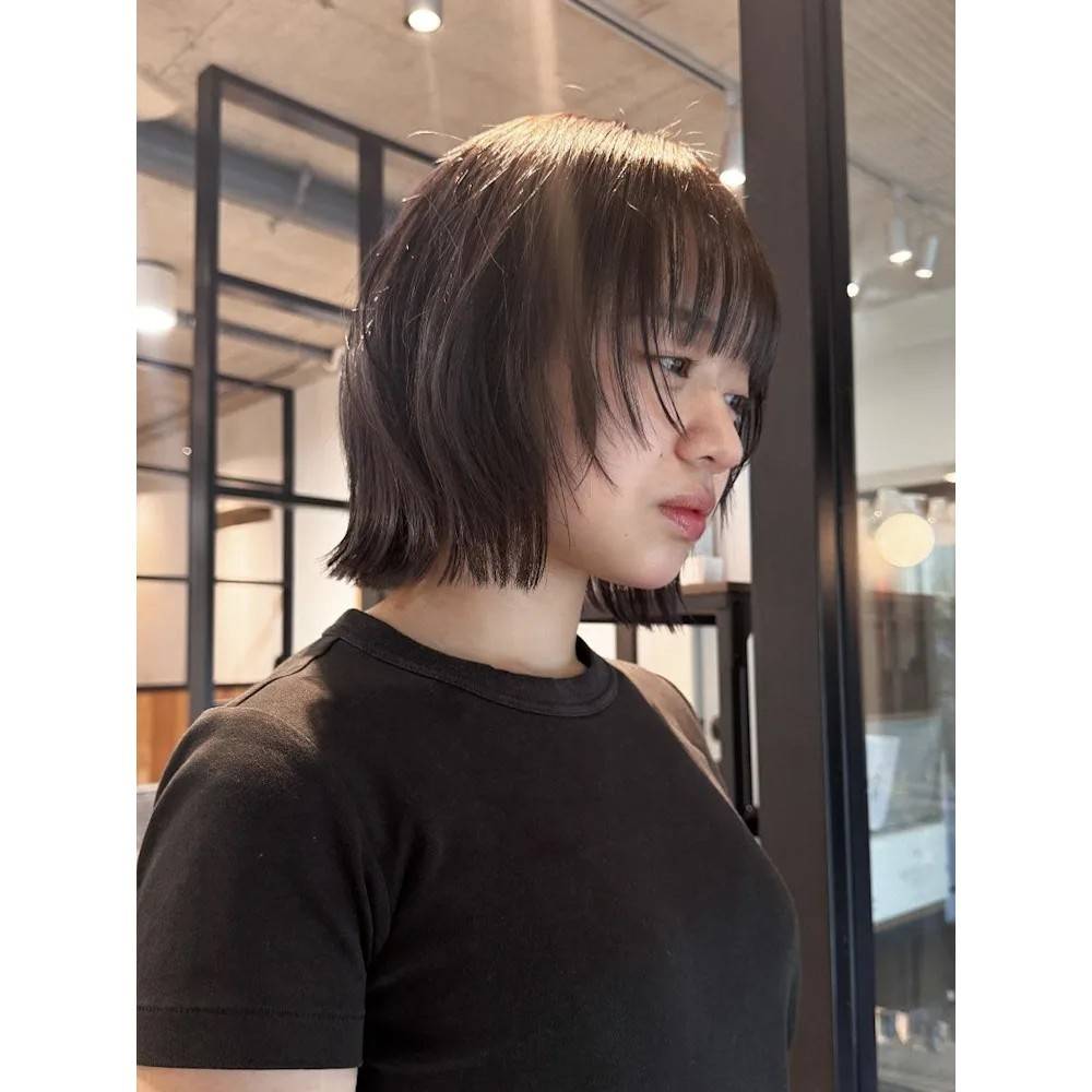 顔まわりレイヤー×切りっぱなしボブ