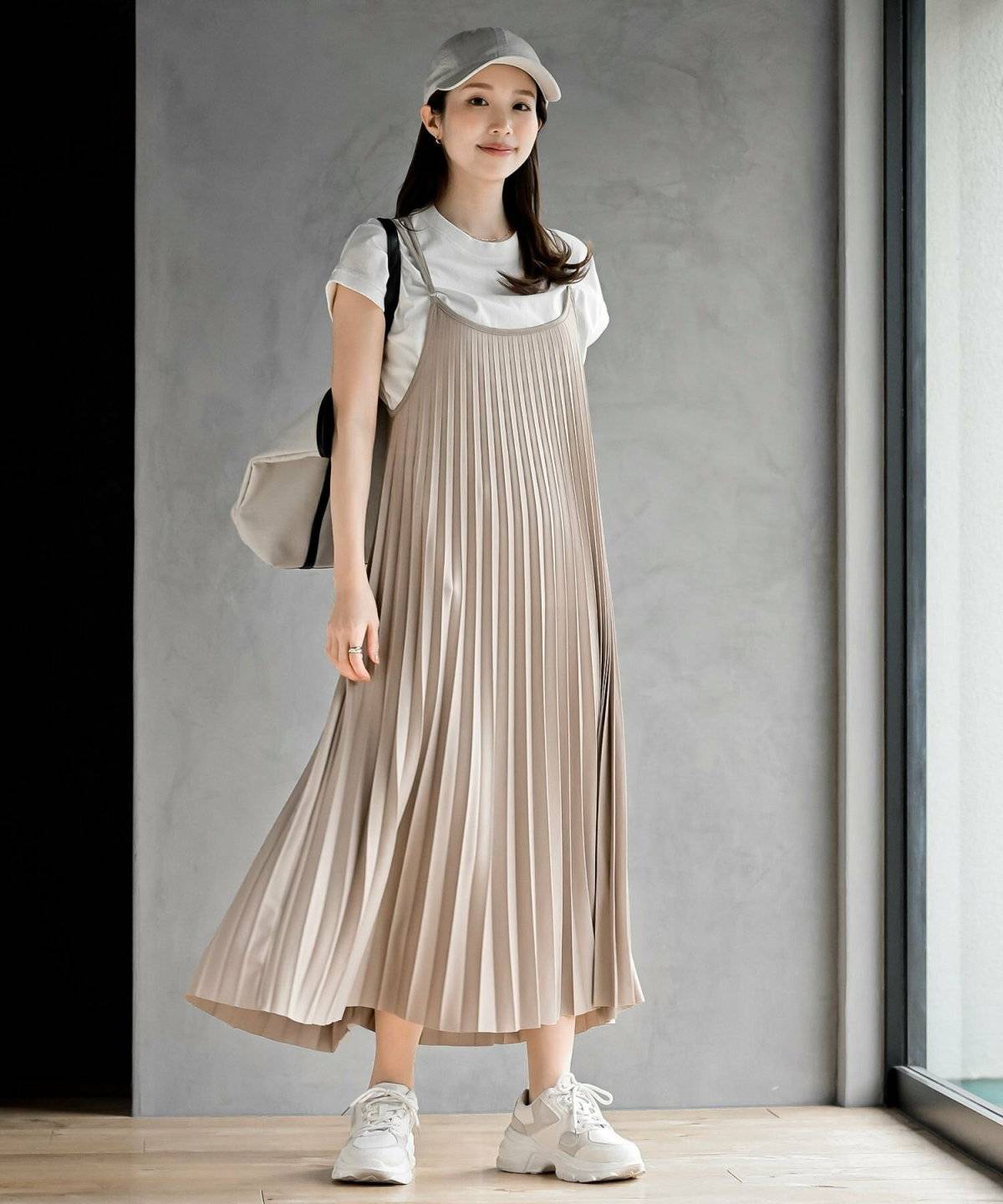 夏コーデの女性