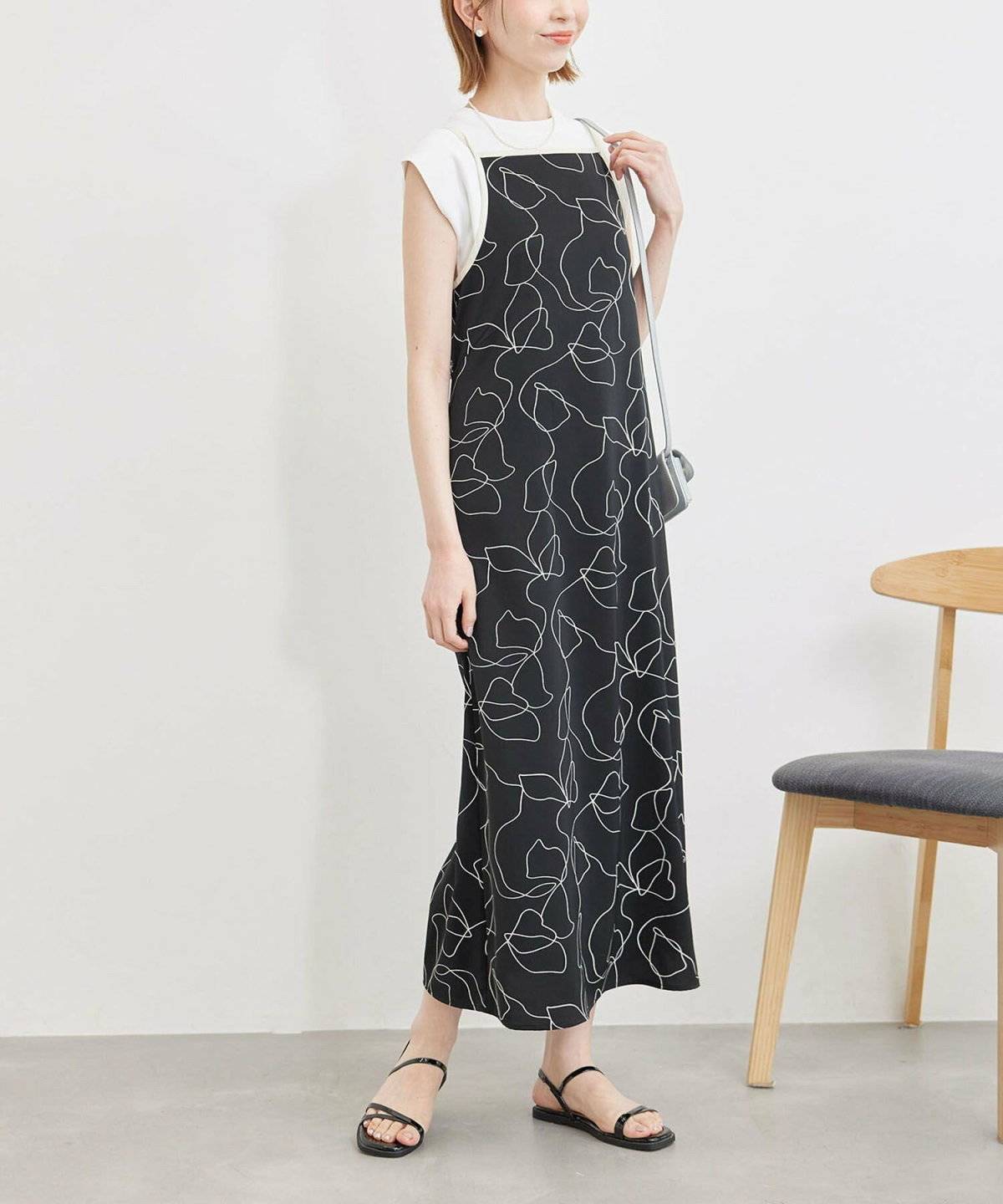 夏コーデの女性