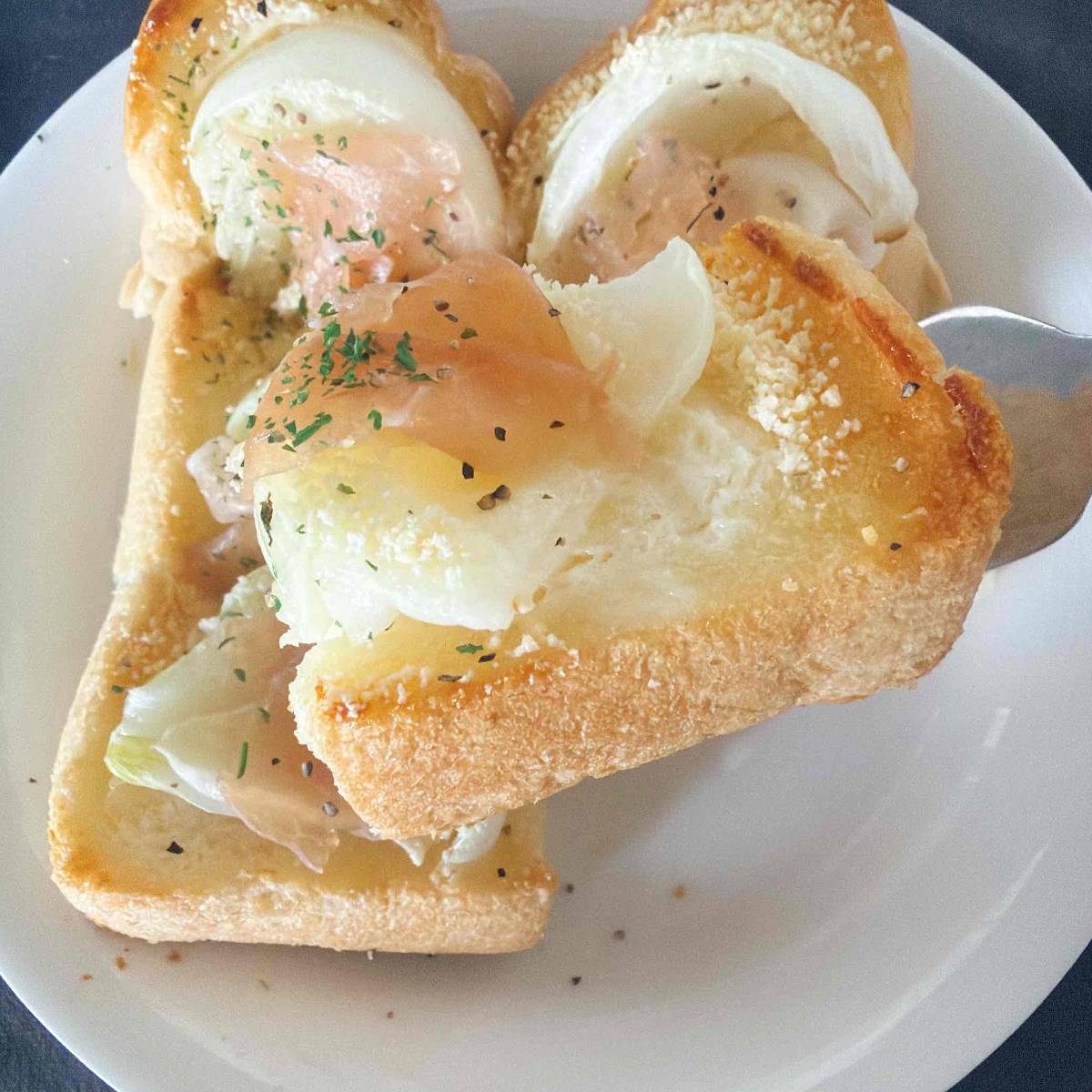 ヤマザキ公式の「新玉ねぎのマヨネーズトースト」のレシピ