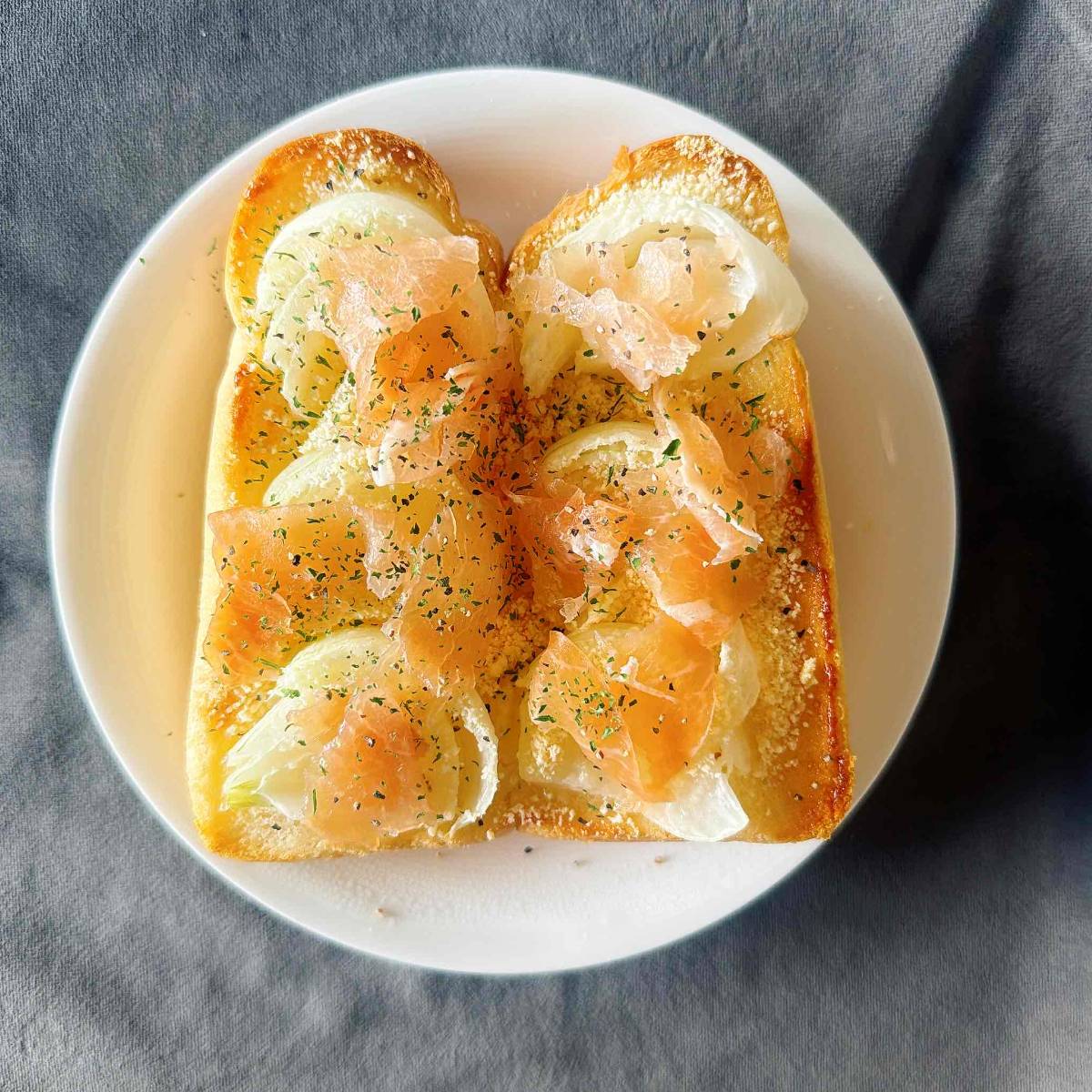 ヤマザキ公式の「新玉ねぎのマヨネーズトースト」のレシピ