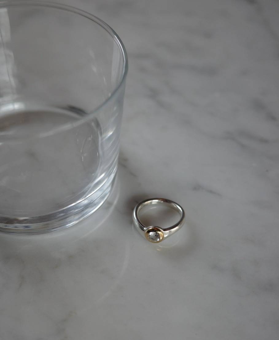 GARNIのTiny Jewel Round Ring