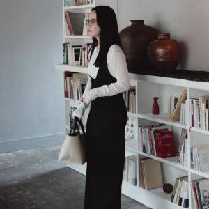 これ1枚で完成する。きれいめも抜け感も自由自在「落ち感ワンピース」コーデ