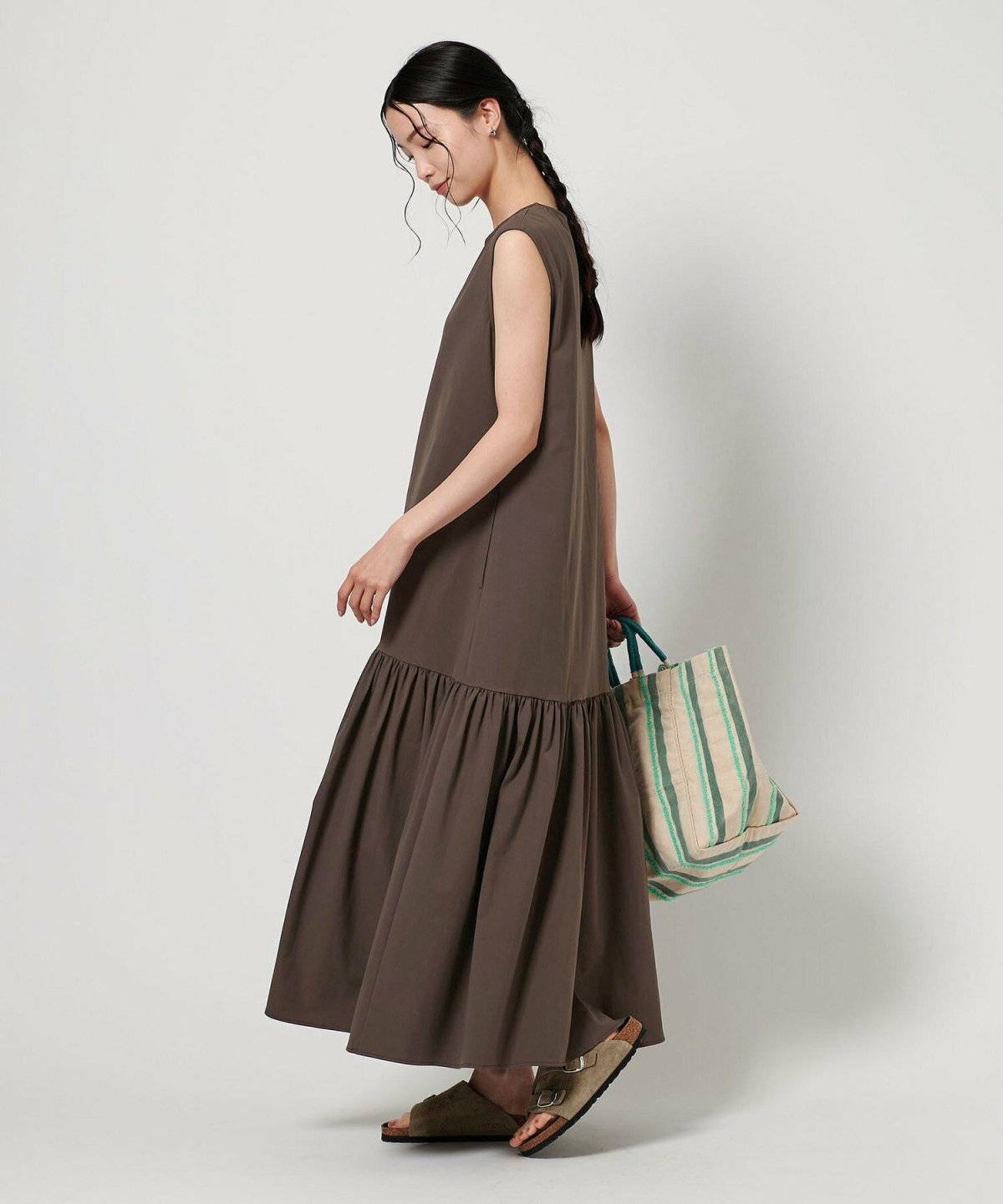 夏コーデの女性