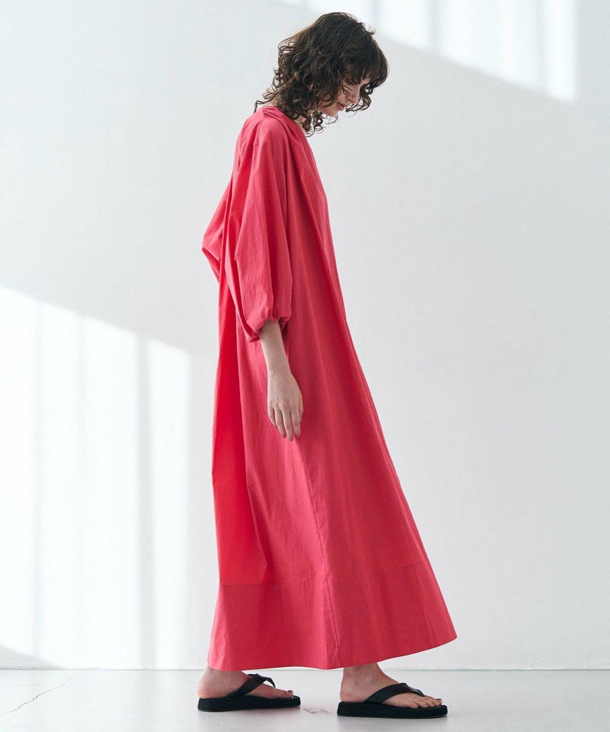 夏コーデの女性