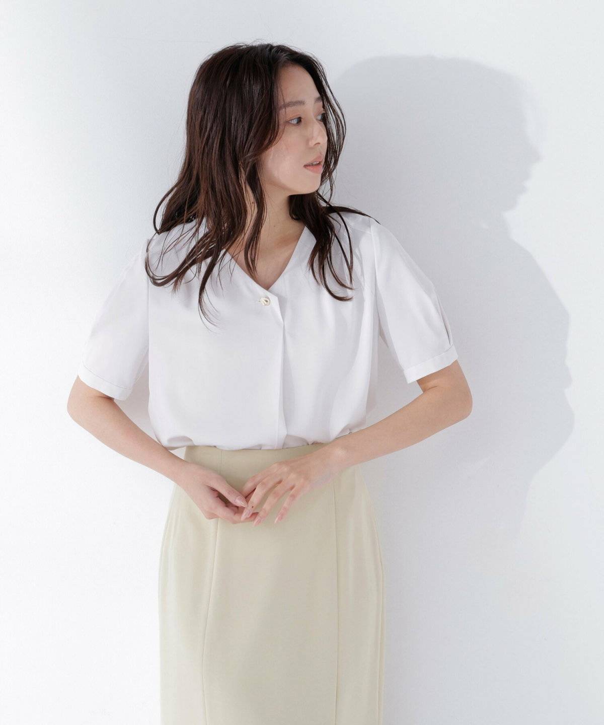 スカートコーデの女性