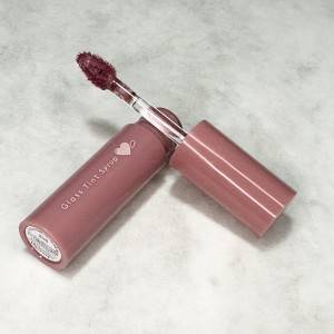 ひと塗りでとんでもなく大人可愛い……。色持ちも保湿も叶う「プチプラリップ」